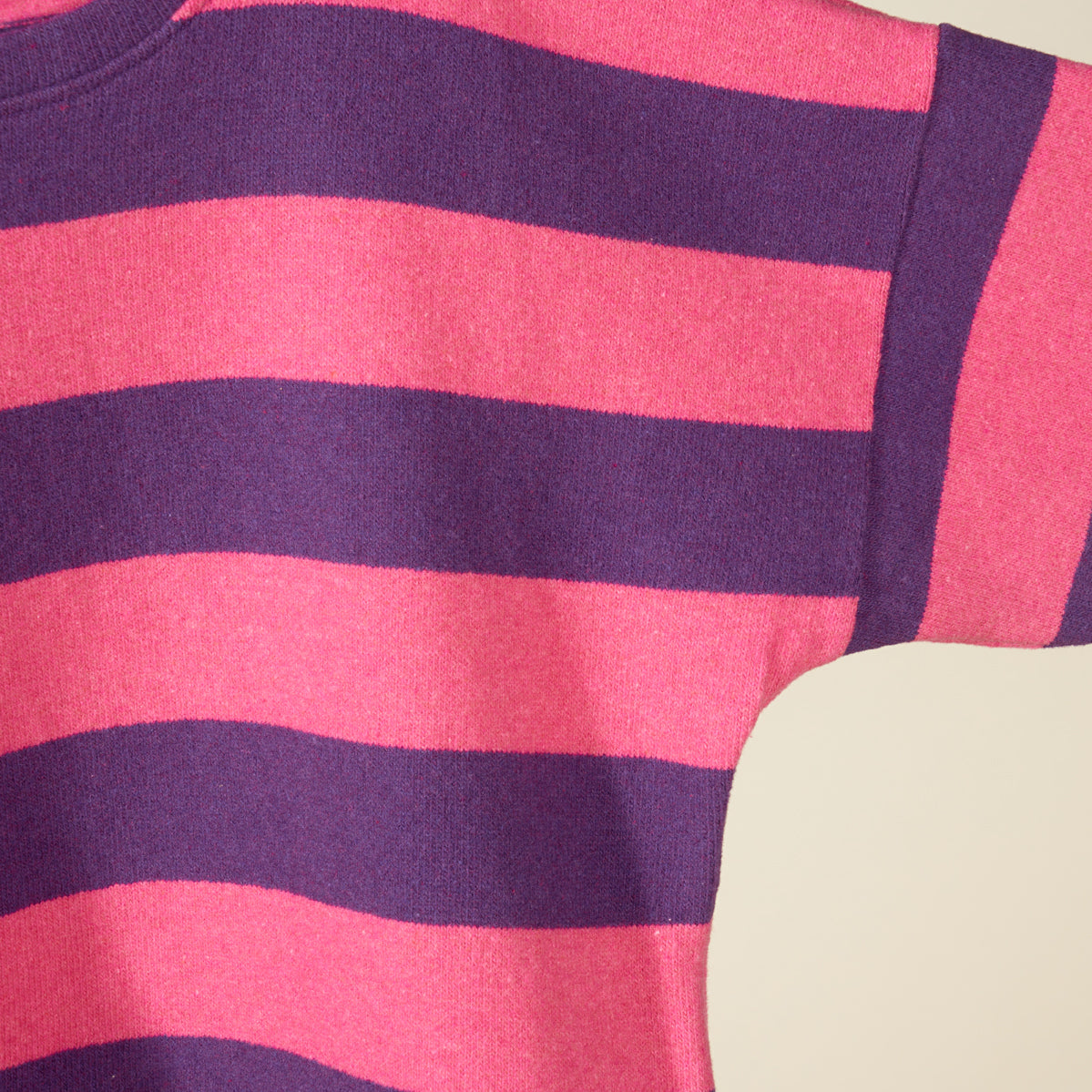 Maglia in caldo cotone maxi righe viola e fuxia