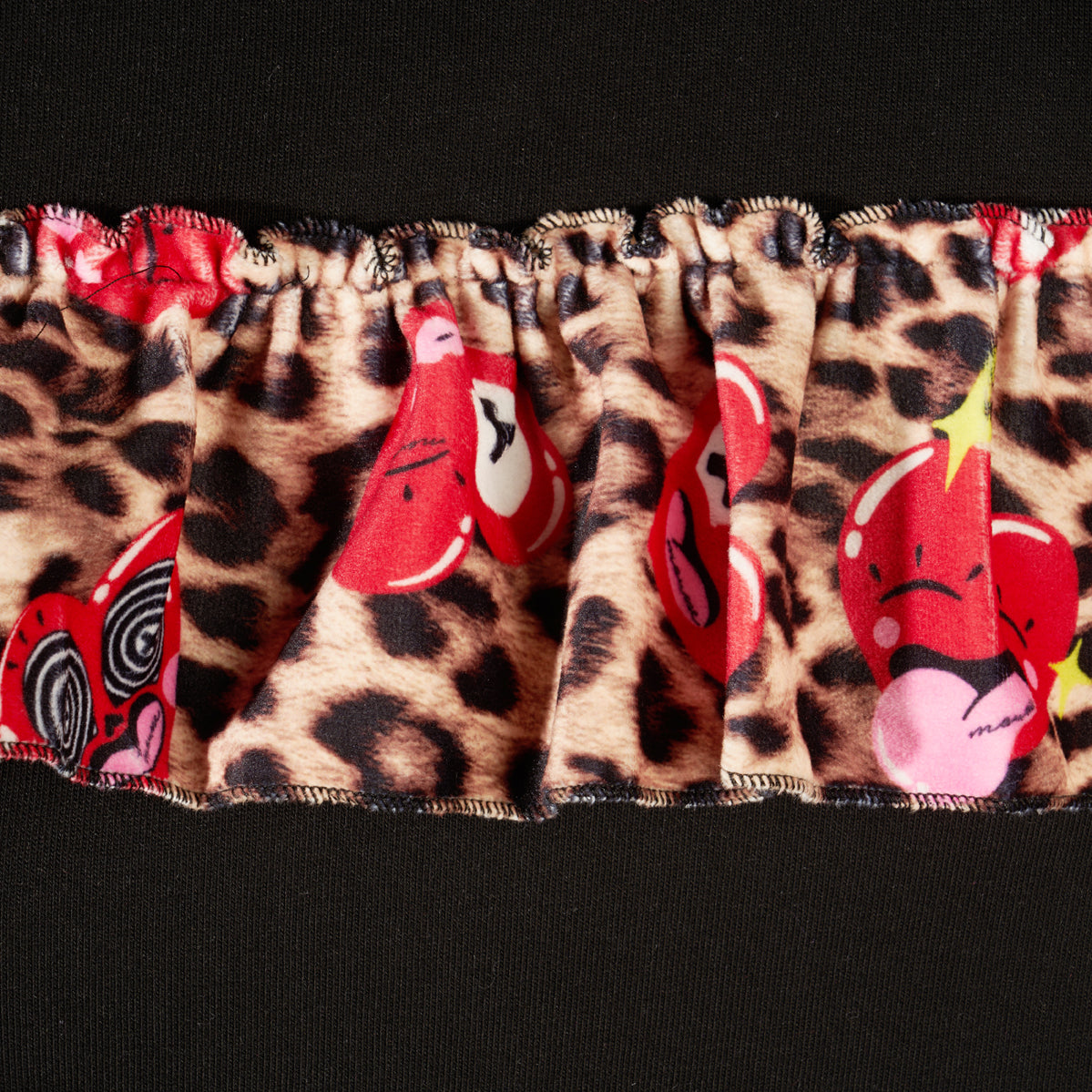 Felpa nera girocollo con rouches Leopard