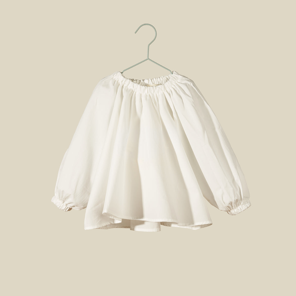 Blusa bianca manica raglan a sbuffo