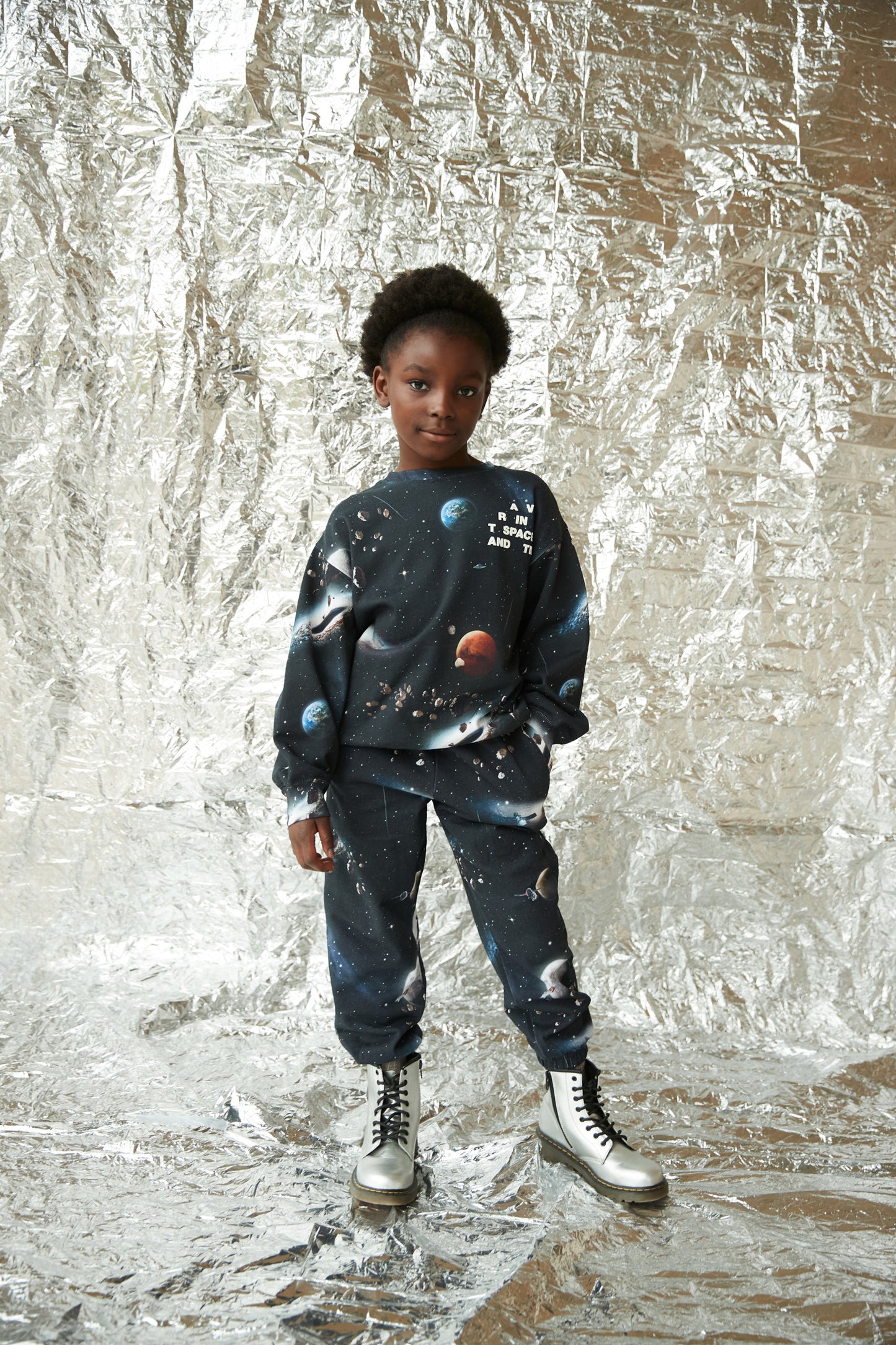 Pantalone lungo jogger blu scuro con stampa Space