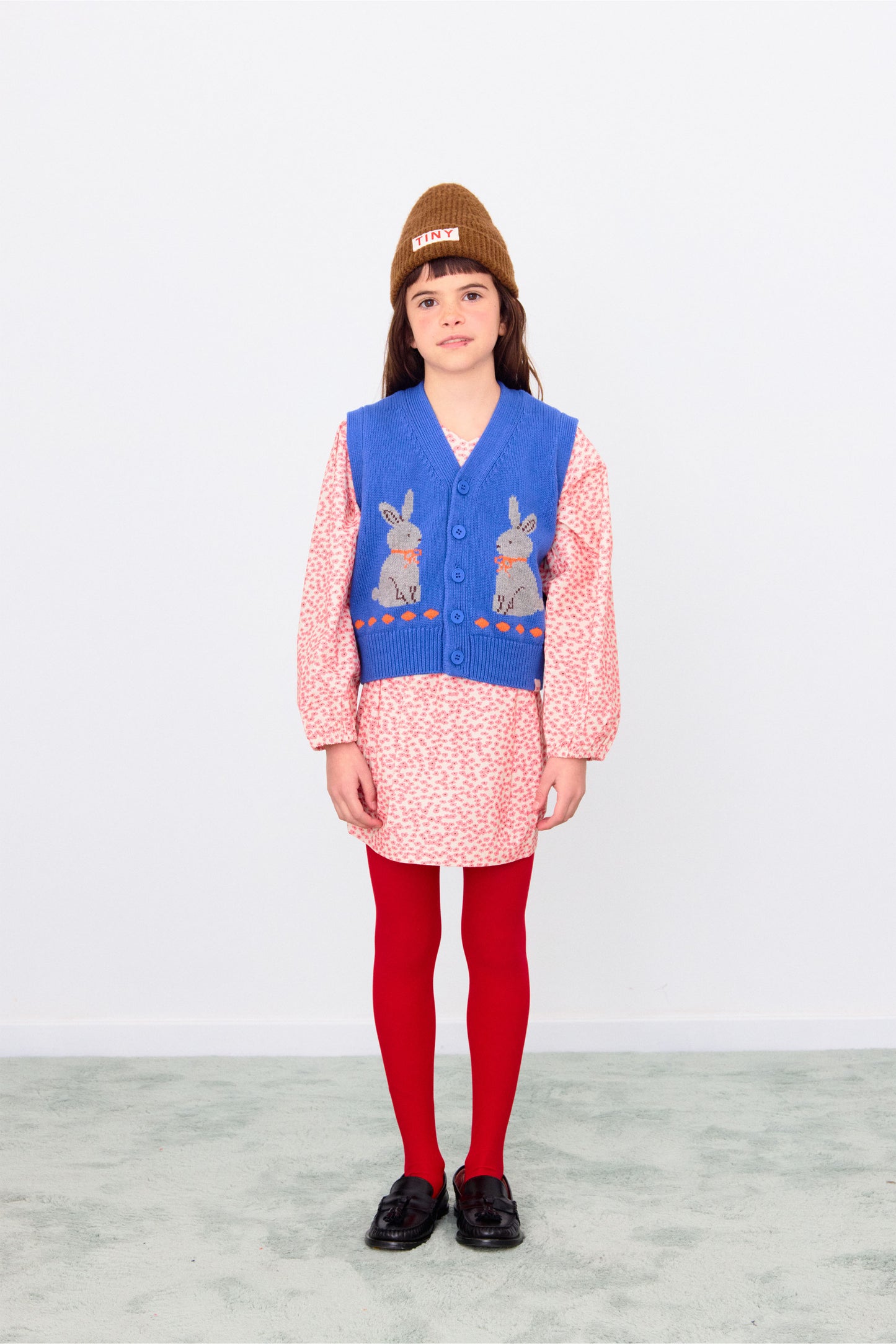 Gilet blu con conigli