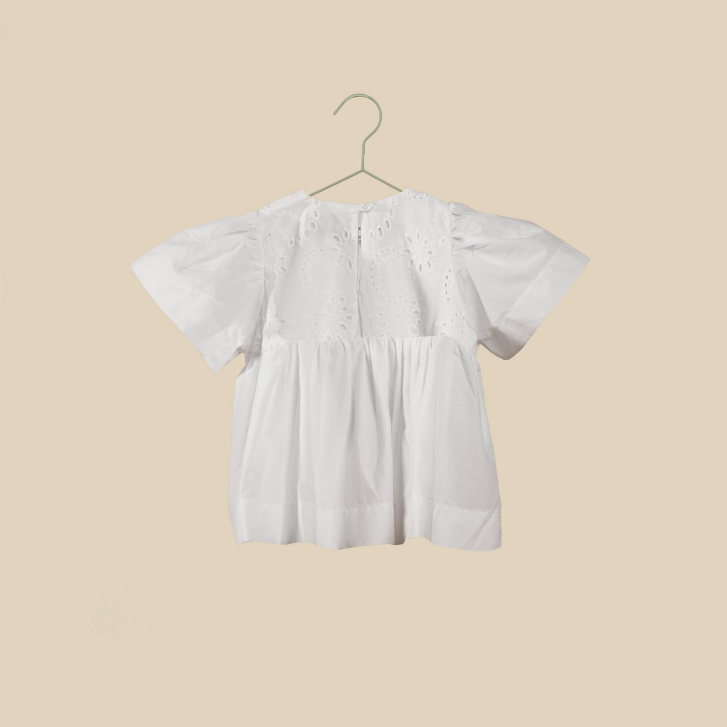 Blusa bianca in sangallo