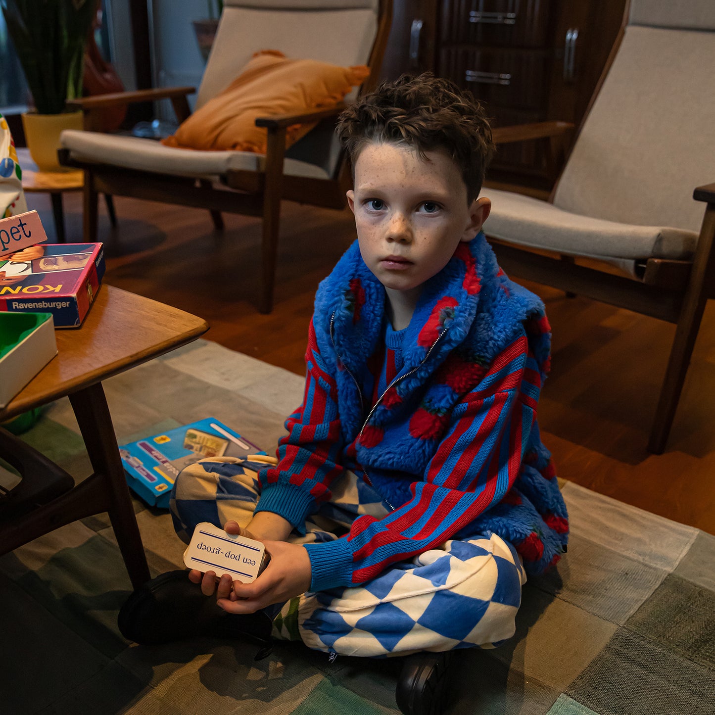 Maglione girocollo a righe blu e rosse