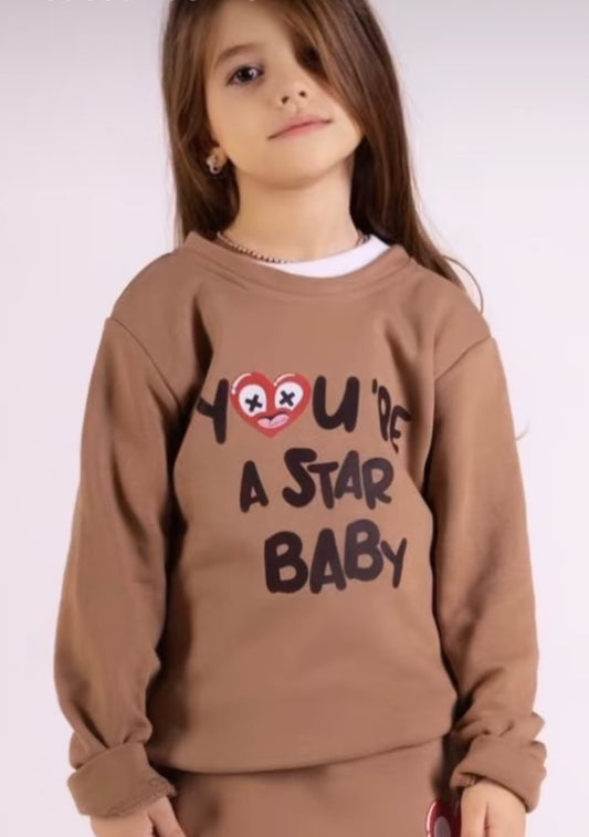 Felpa girocollo color cammello con stampa