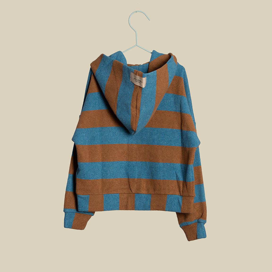 Maglia con zip e cappuccio righe tabacco e cobalto