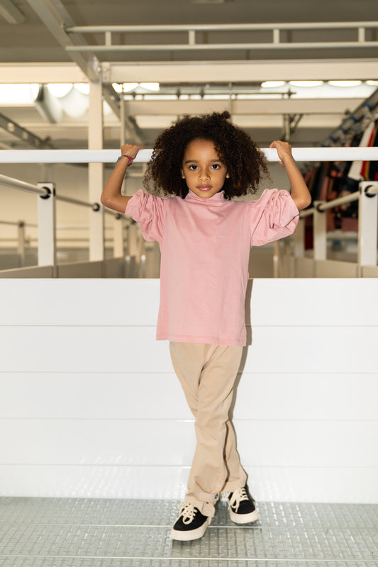 Maglia in jersey giallo sole con collo morbido