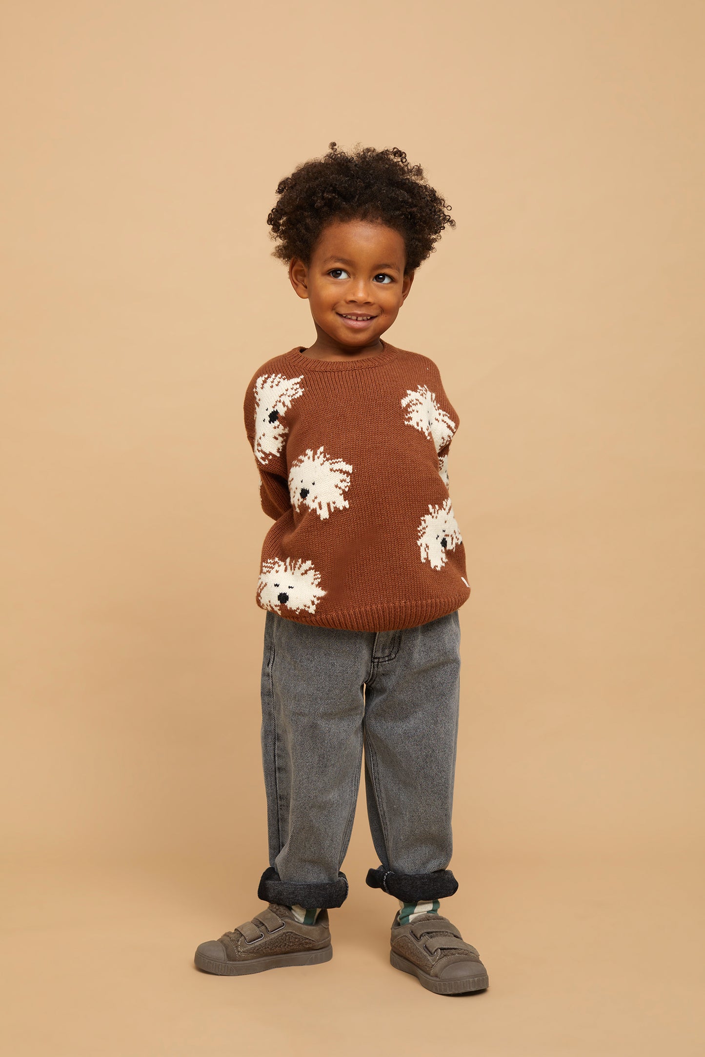 Maglione color tabacco con cani
