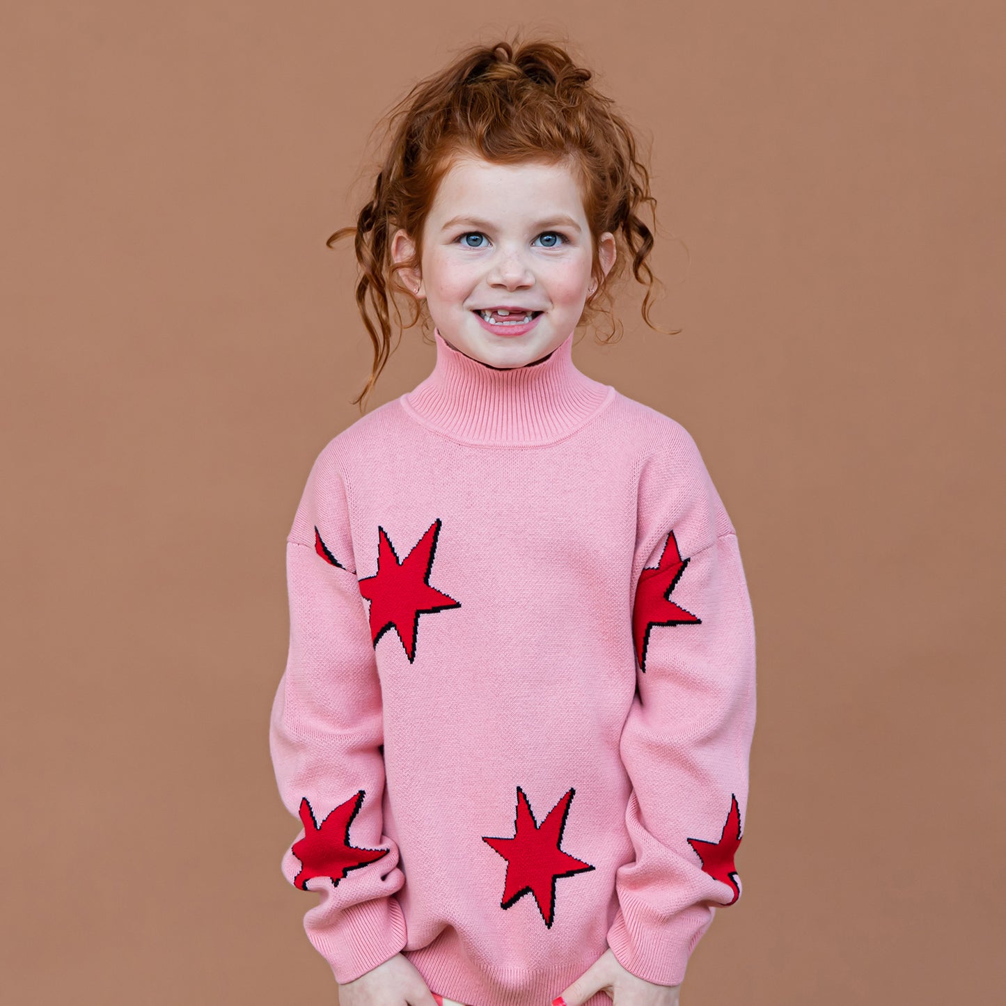 Maglione collo alto rosa con Stars