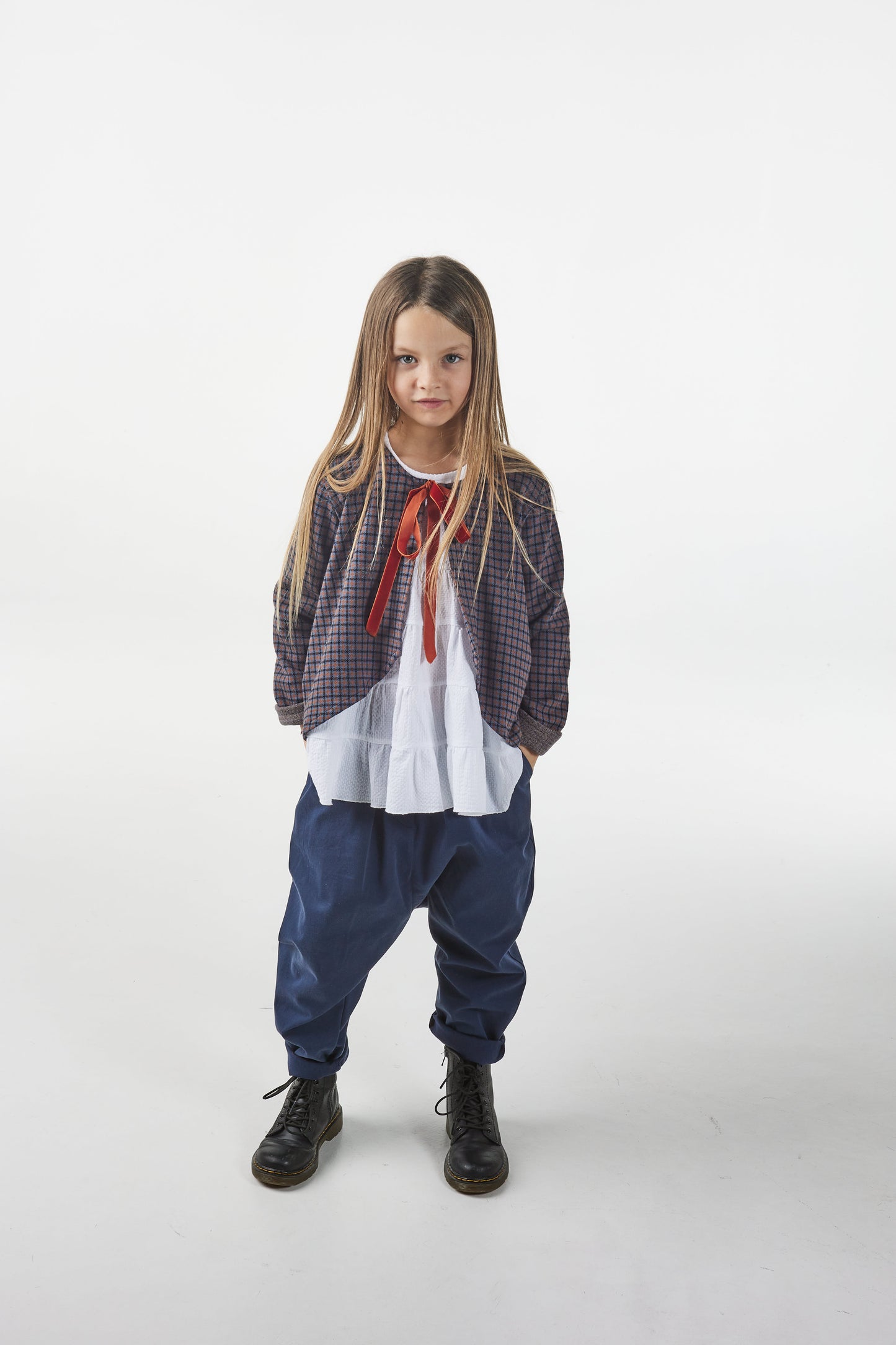 Pantalone blu baggy con pence