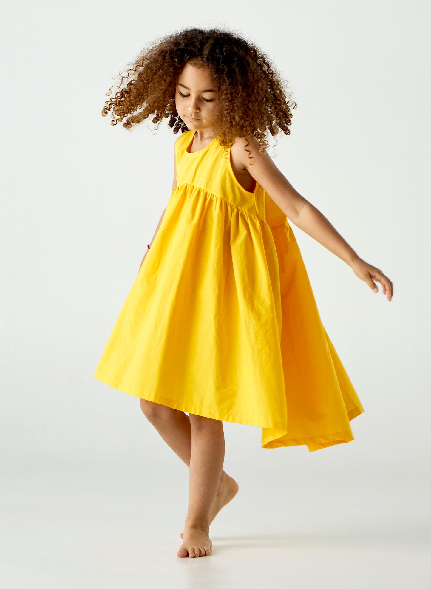 Vestito smanicato in cotone croccante giallo girasole