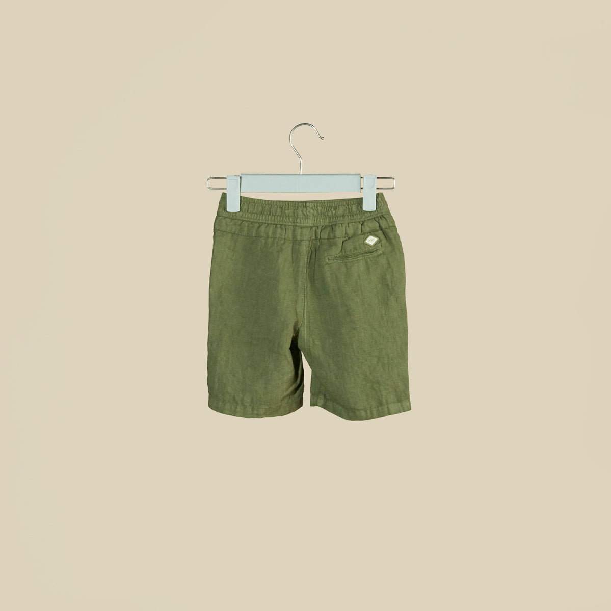 Shorts verde oliva in lino con elastico in vita