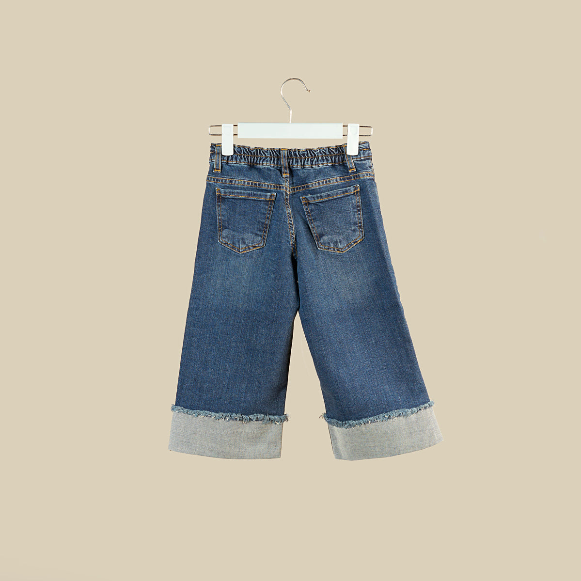 Jeans gamba larga, con maxi risvolto