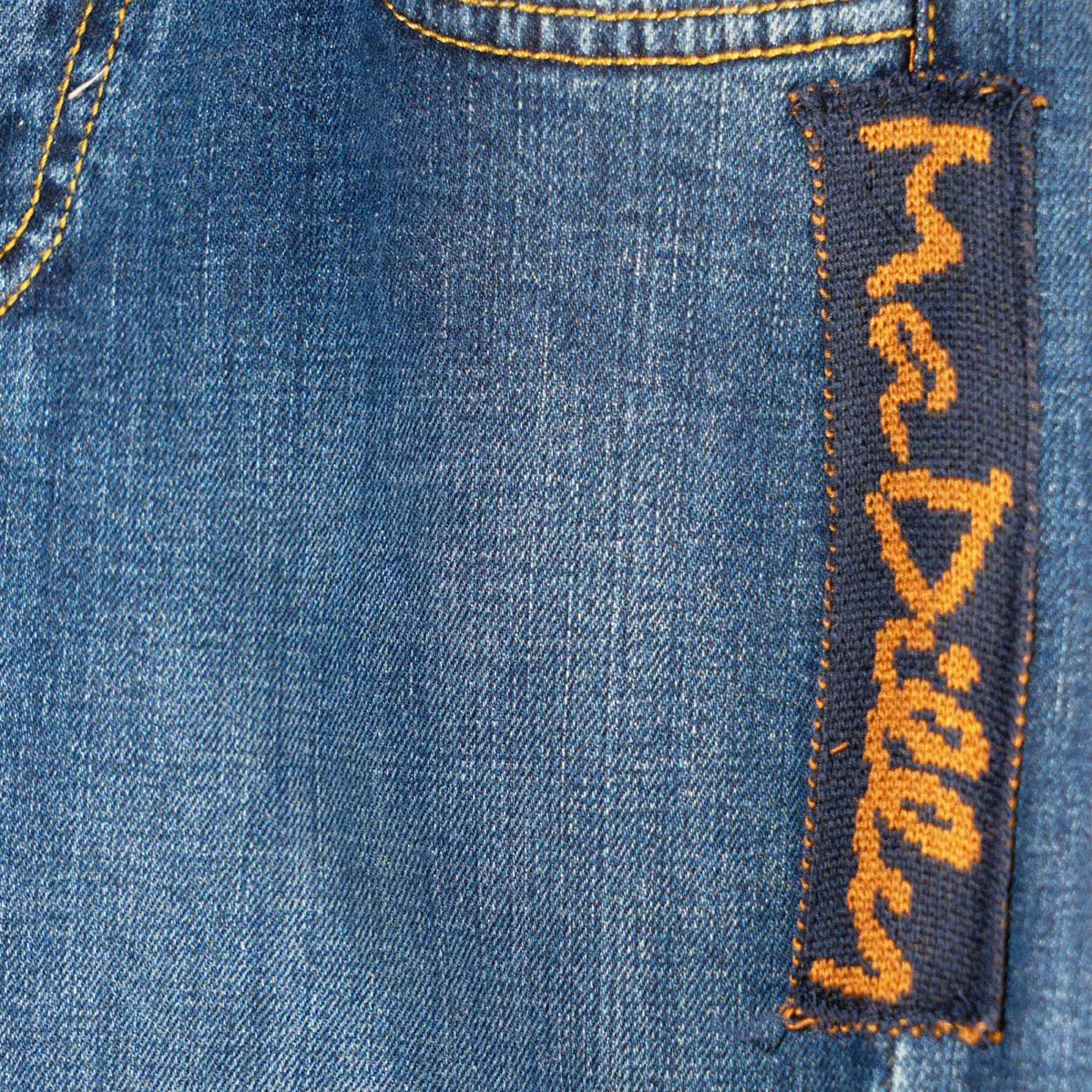 Jeans gamba larga, con maxi risvolto