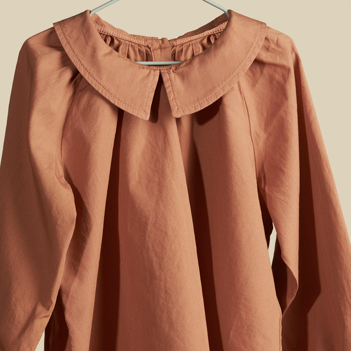 Camicetta con colletto color coccio