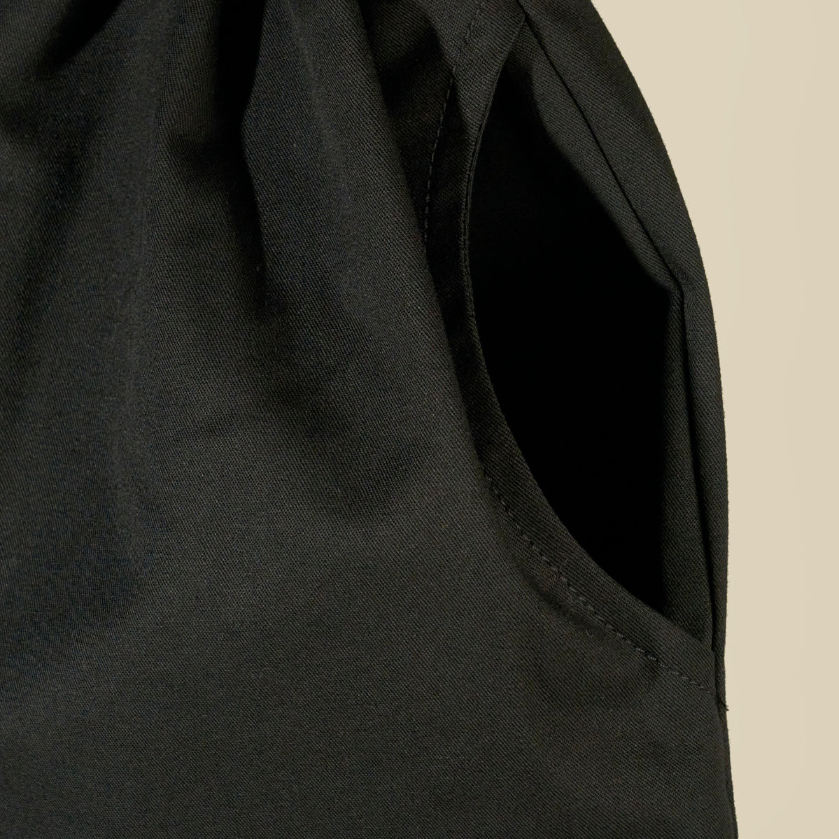 Gonna corta in tessuto gabardine nero