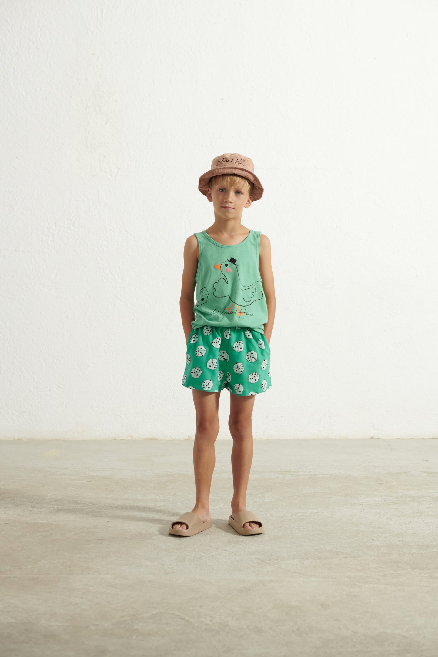 Shorts verdi con dadi