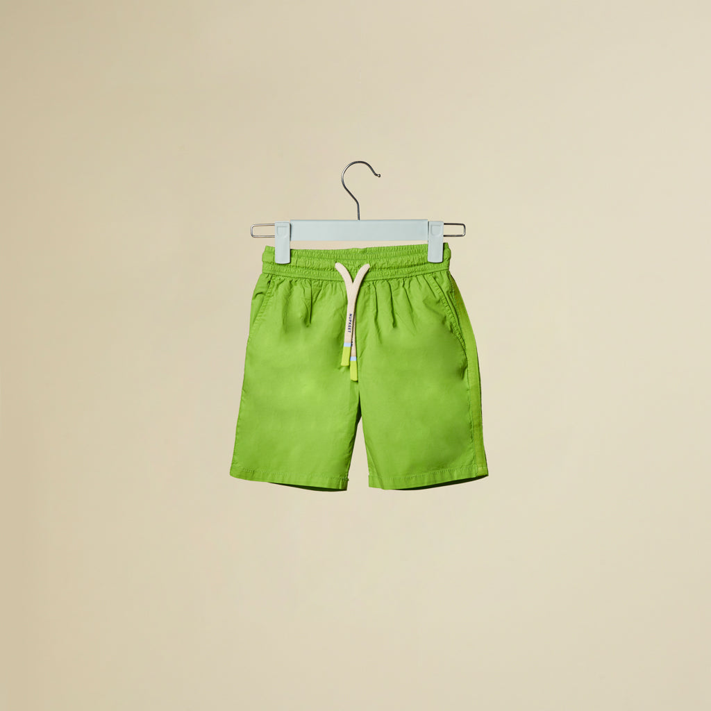 Short verde in tessuto leggero parachute