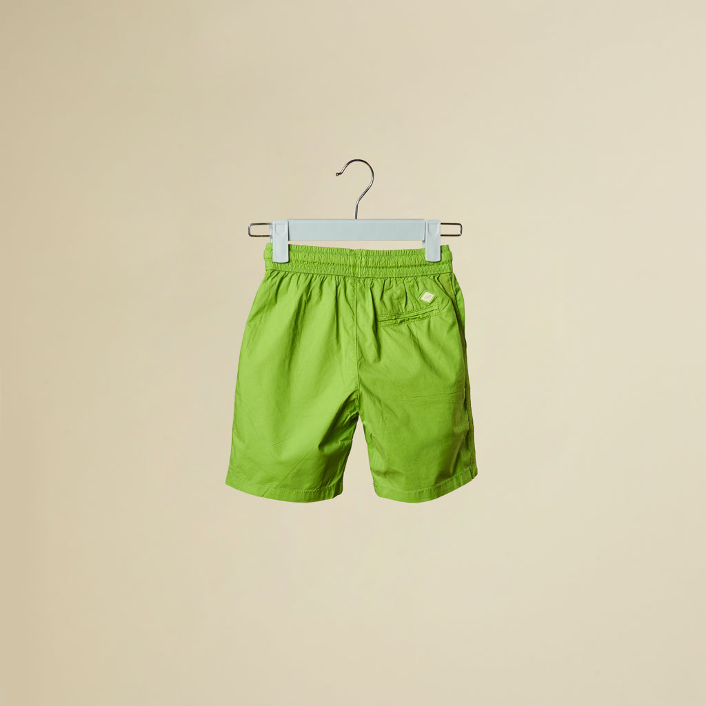 Short verde in tessuto leggero parachute