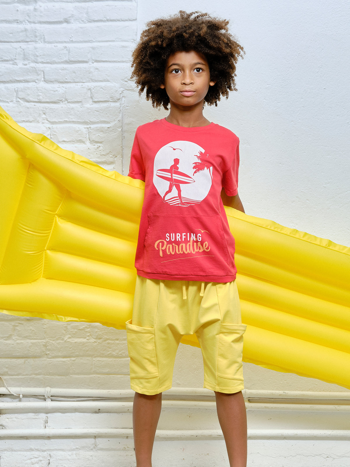 Shorts baggy in tuta gialla con tasconi