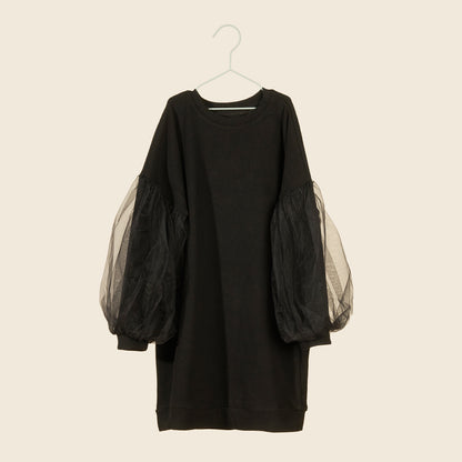 Maglia in caldo cotone nera con maniche in tulle