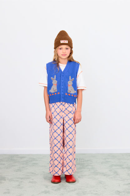 Gilet blu con conigli