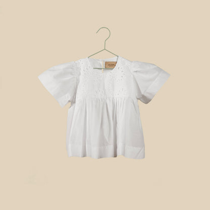 Blusa bianca in sangallo