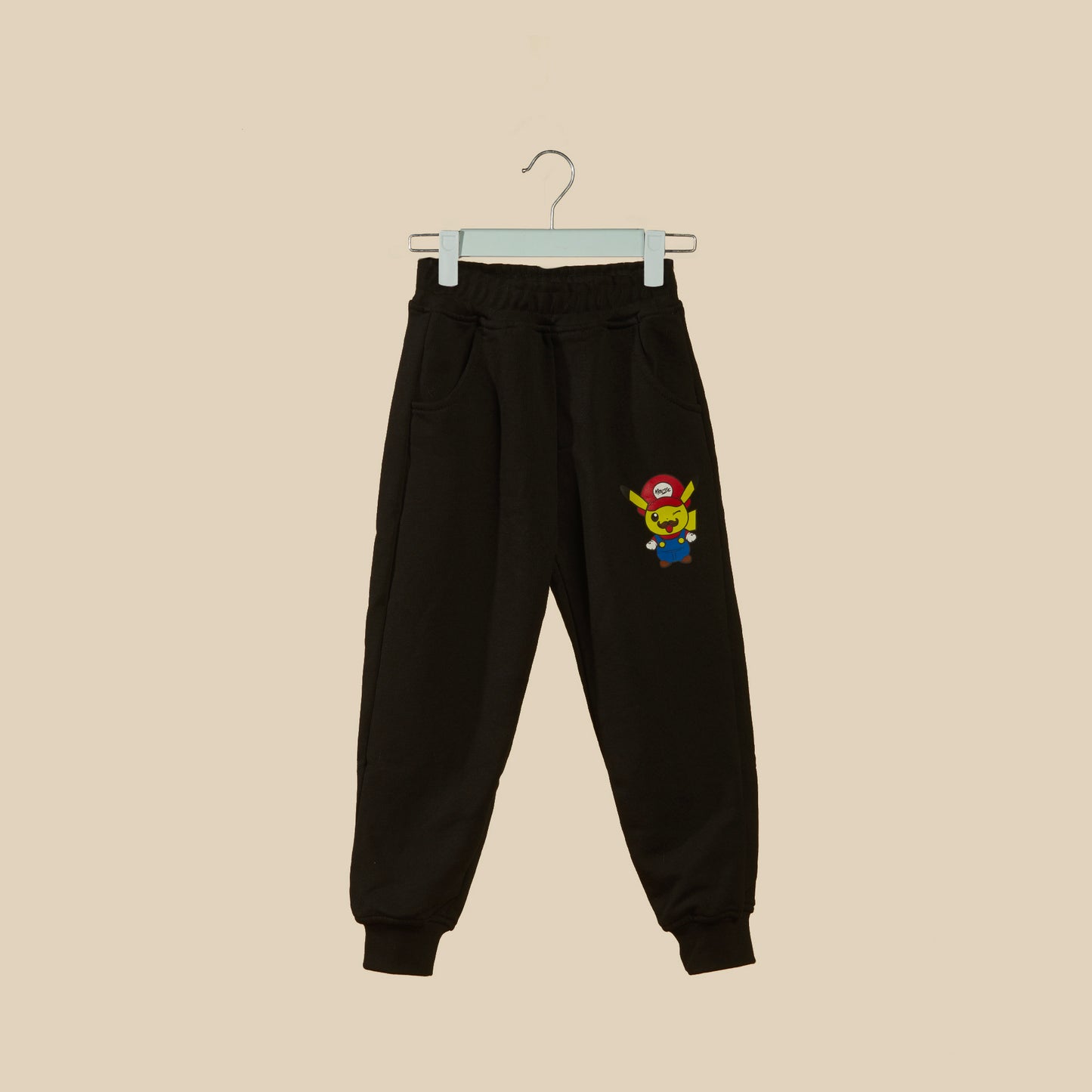 Pantalone in tuta nero con PikaMario