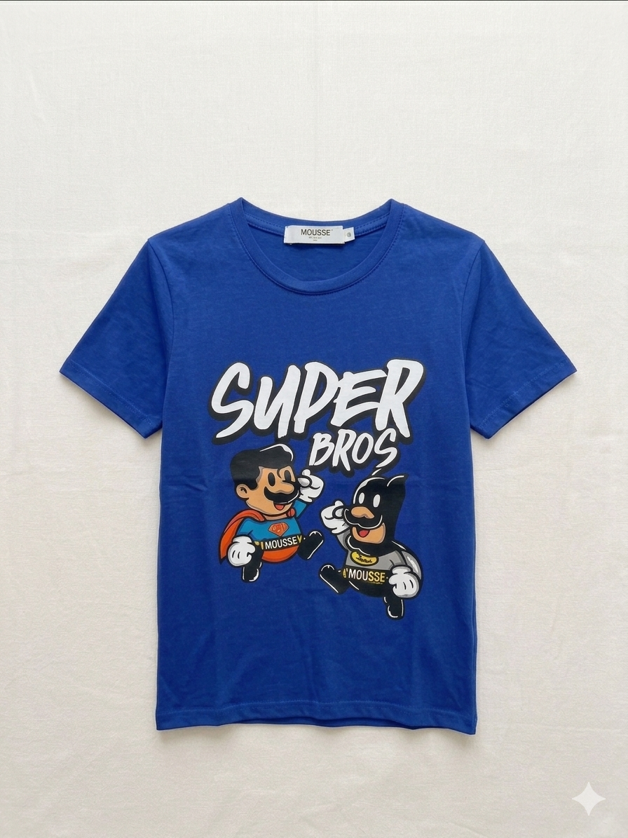 T-shirt blu con Mario e Batman