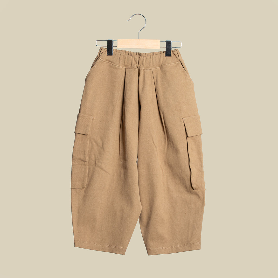 Pantalone cargo color kaki