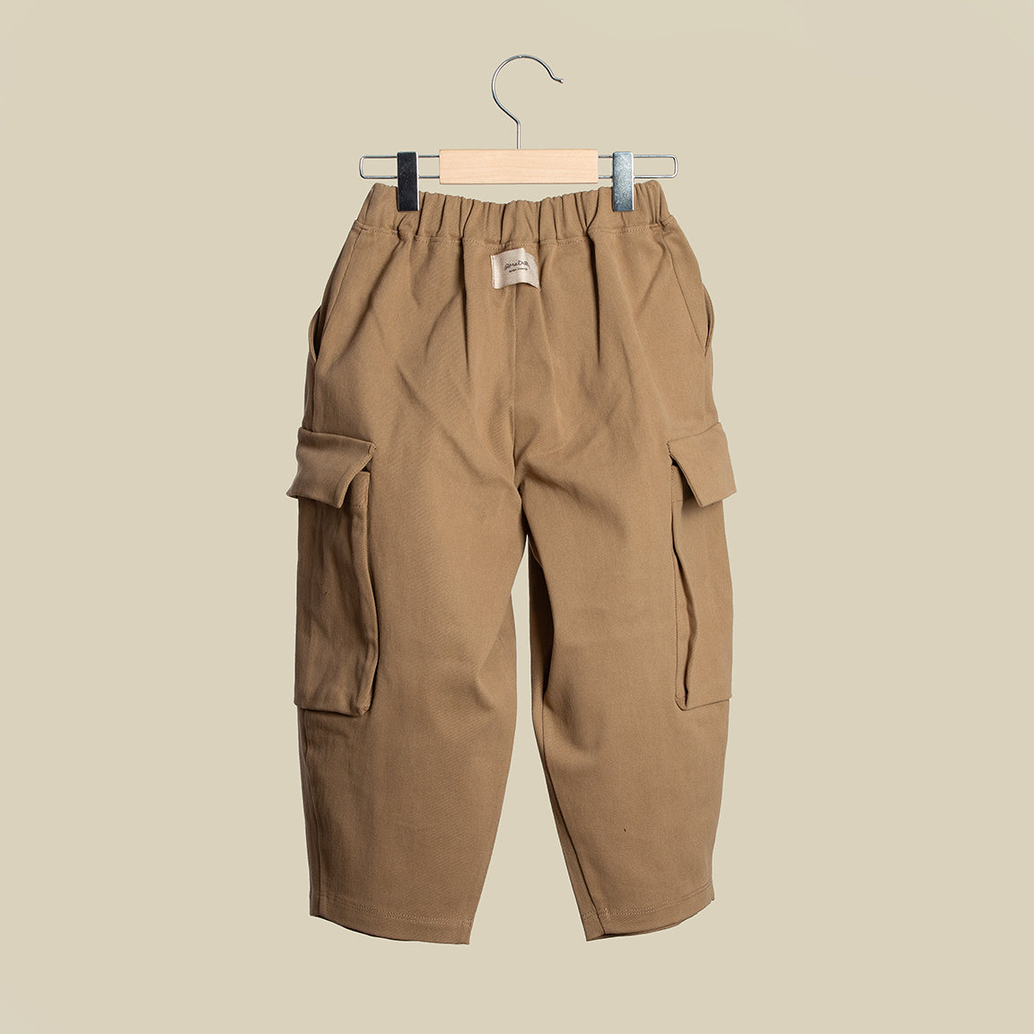 Pantalone cargo color kaki