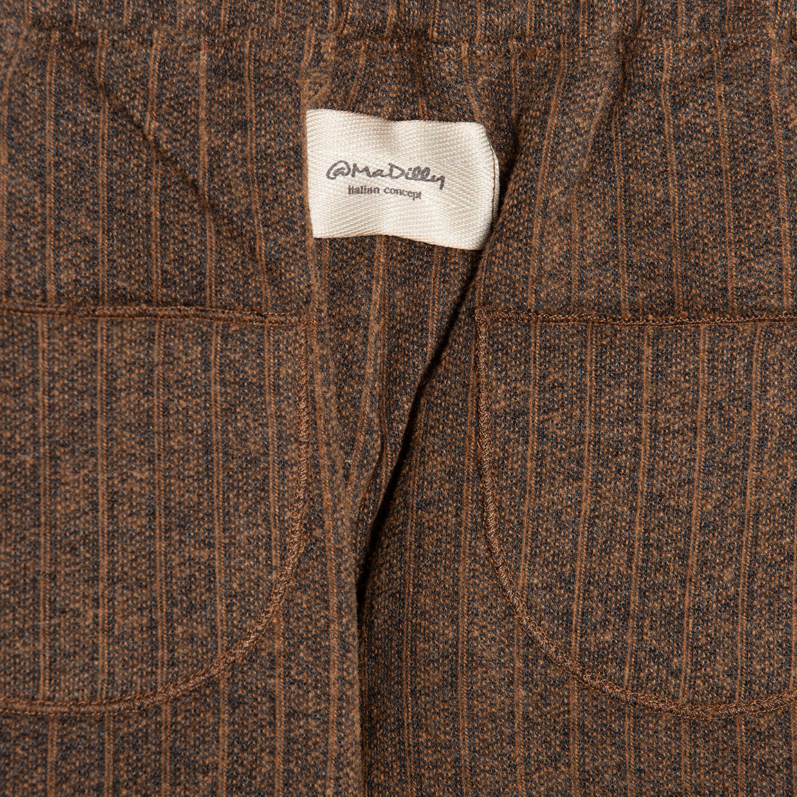 Pantalone gamba larga gessato caffè