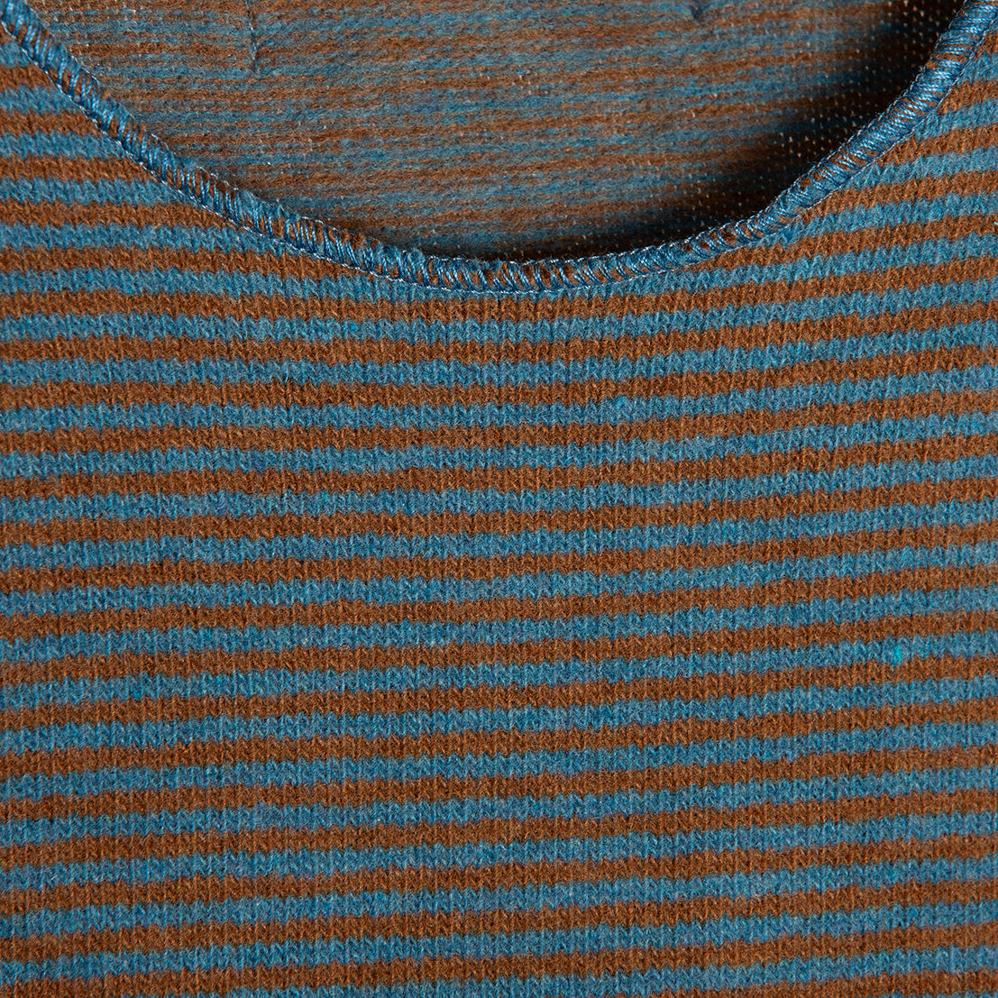 Maglia in caldo cotone con microrighe tabacco e cobalto