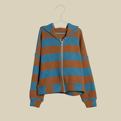 Maglia con zip e cappuccio righe tabacco e cobalto