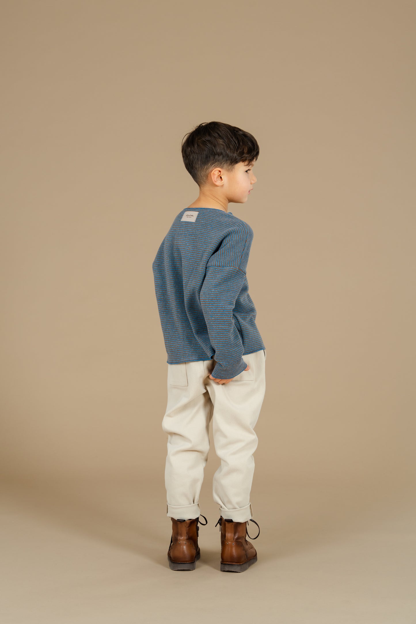 Maglia in caldo cotone con microrighe tabacco e cobalto