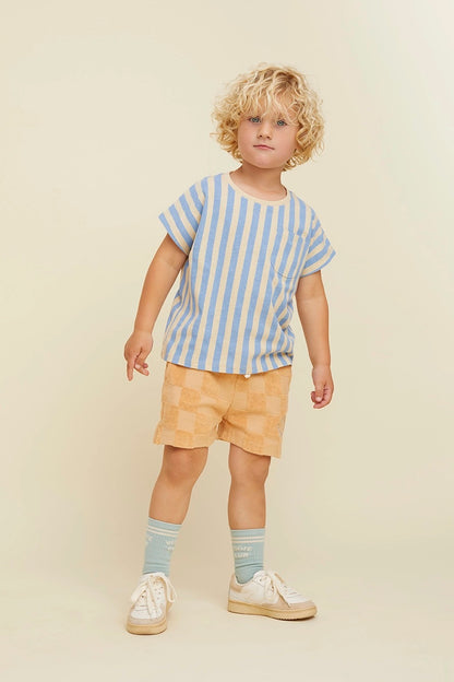 T-shirt a righe azzurre e beige con taschino