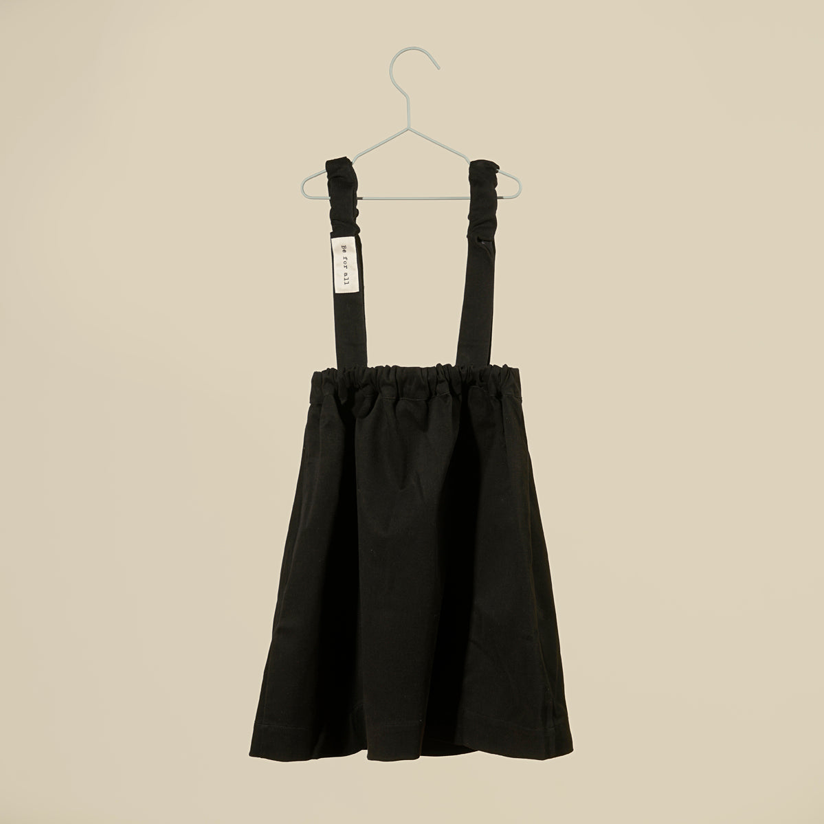 Gonna svasata con bretelline in tessuto gabardine