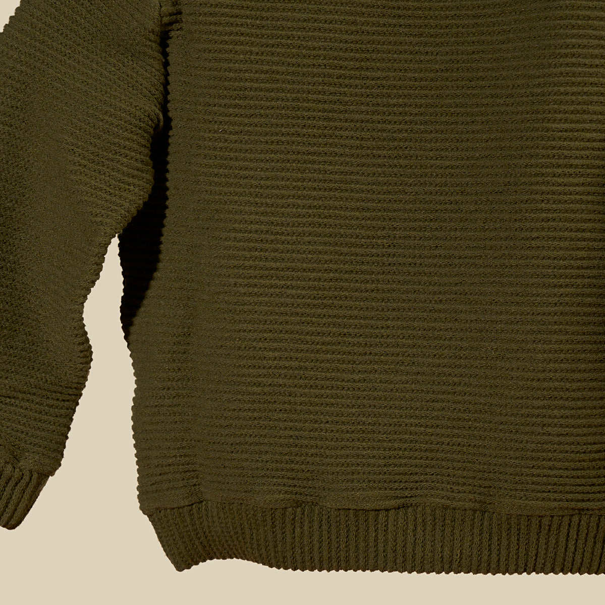 Maglione verde militare in tessuto canneté