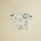 T-shirt grigia con scritte graffiti