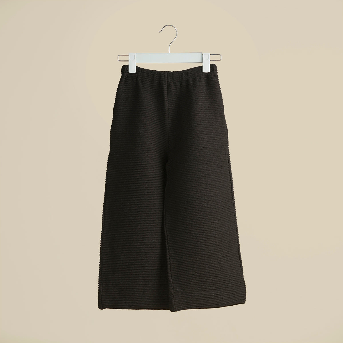 Pantalone nero in tessuto cannetté gamba larga