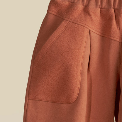 Pantalone ampio con tascone color coccio