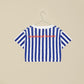 T-shirt crop a righe bianche e blu