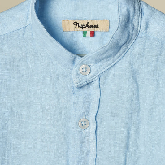 Camicia in lino azzurra e maniche lunghe