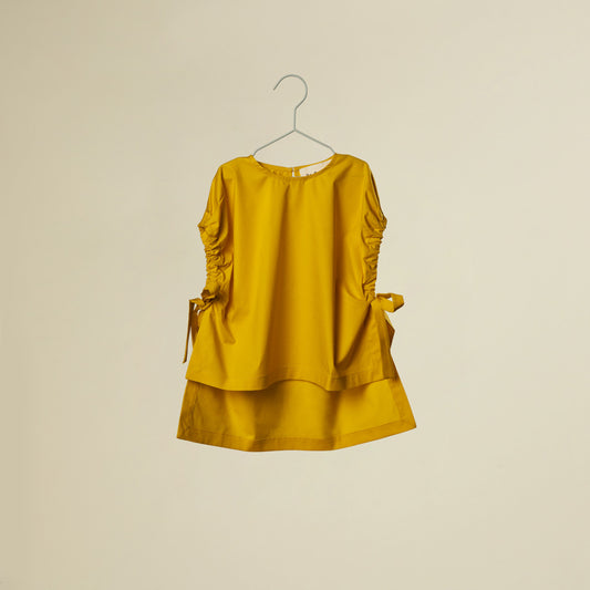 Top con manica arricciata