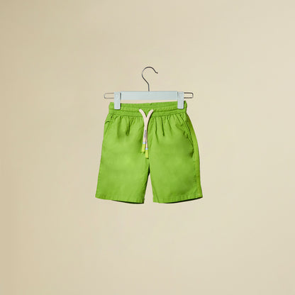 Short verde in tessuto leggero parachute