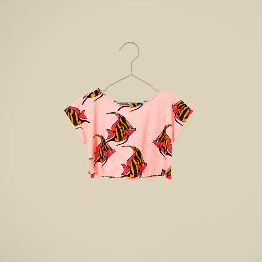 Top crop rosa mezze maniche con fantasia pesci tropicali