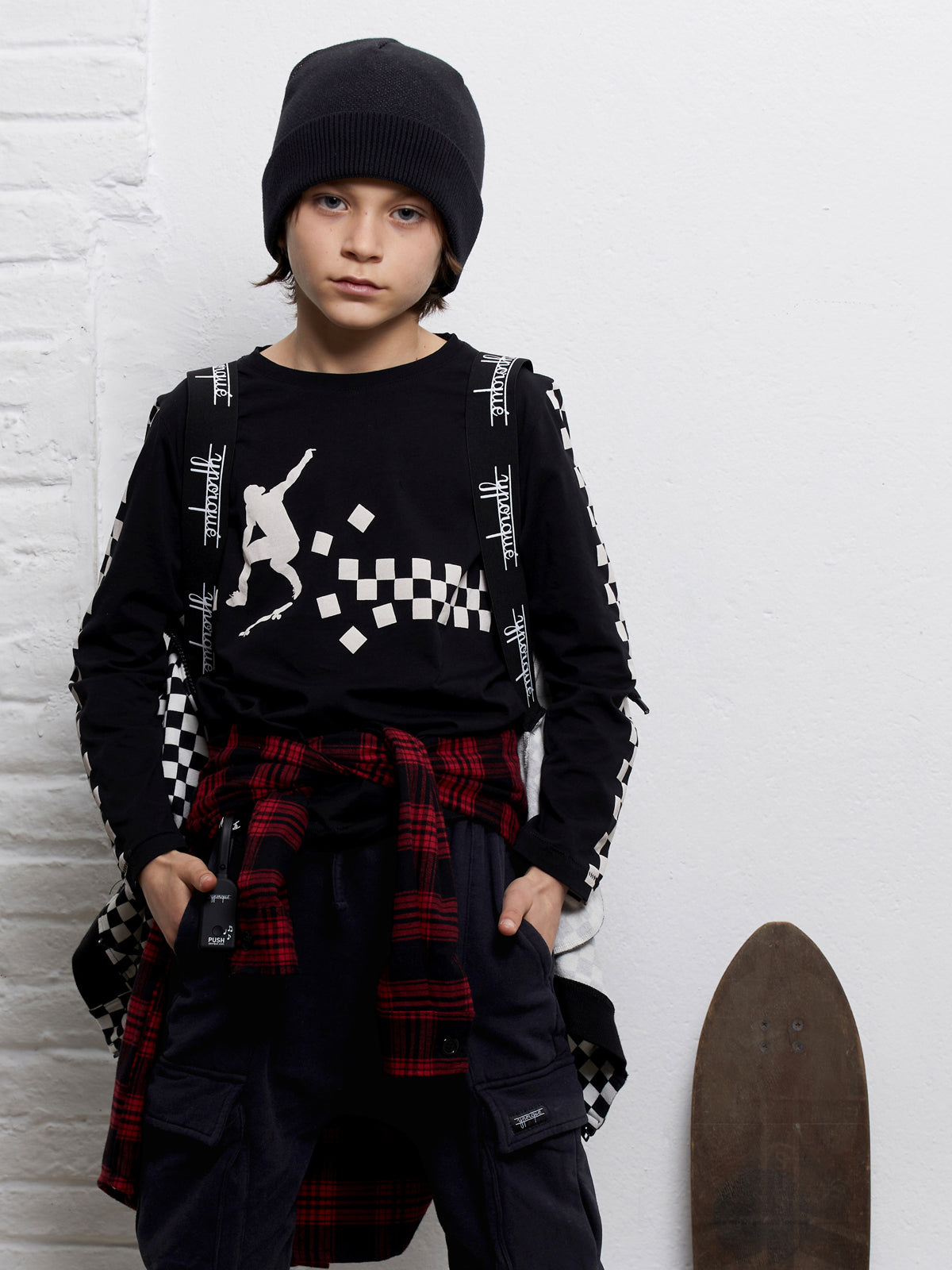 Maglietta sonora nera maniche lunghe con skater